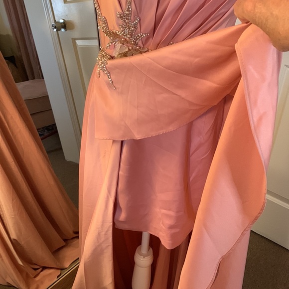 MAC DUGGAL
Embellished One Shoulder Asymetrical Gown - Picture 8 of 14